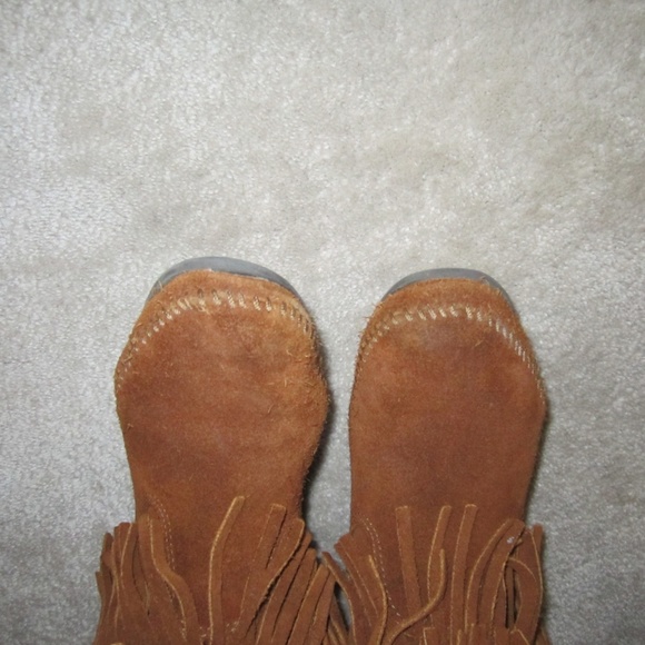 Minnetonka 3 Layer Fringe Boot - Picture 5 of 7